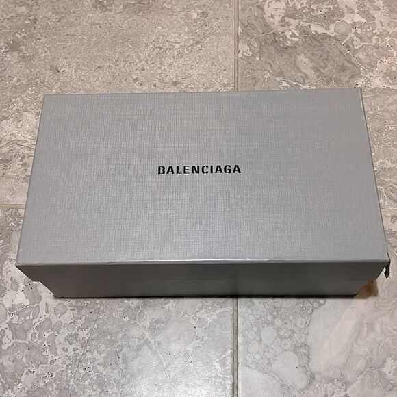 Balenciaga Padded Rise Platform Leather Thong Sandals in Black, Size 41 - Picture 14 of 15